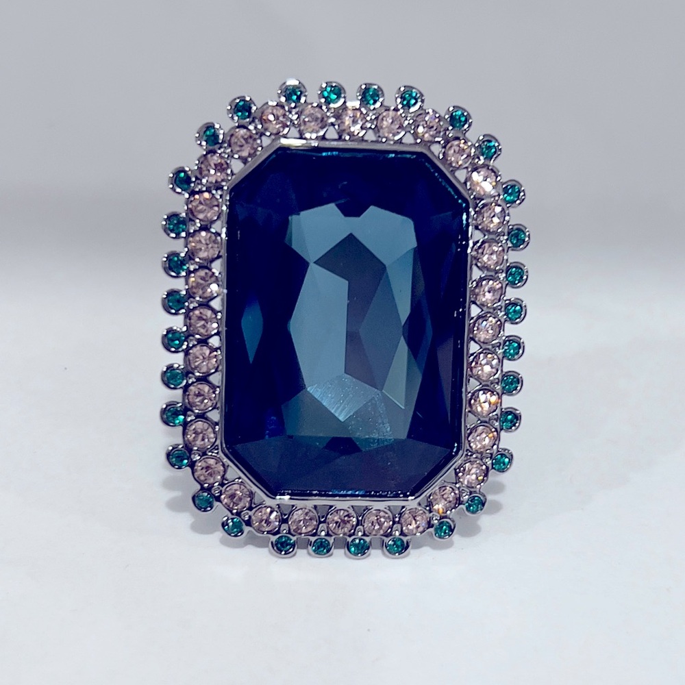 SWAROVSKI  GENUINE HUGE
COCKTAILSPECTACLE GREEN
BLUE RING SIZE 52 = 6